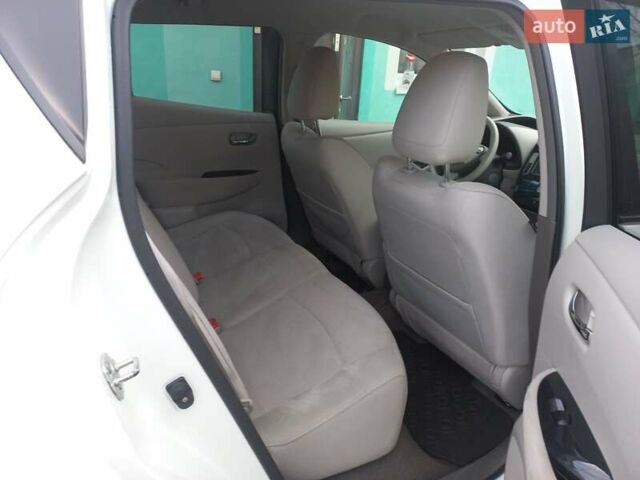 Белый Ниссан Лиф, объемом двигателя 0 л и пробегом 99 тыс. км за 4800 $, фото 7 на Automoto.ua