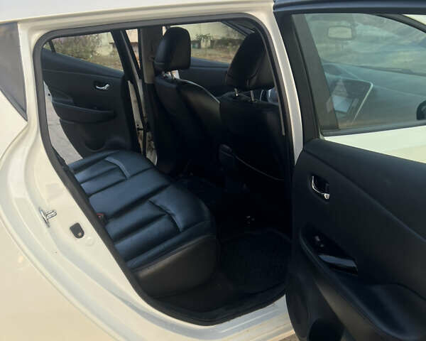 Белый Ниссан Лиф, объемом двигателя 0 л и пробегом 143 тыс. км за 7000 $, фото 15 на Automoto.ua