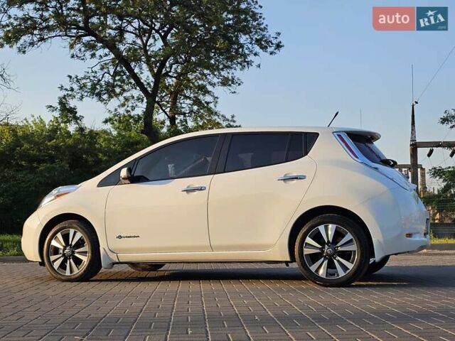 Белый Ниссан Лиф, объемом двигателя 0 л и пробегом 88 тыс. км за 7900 $, фото 91 на Automoto.ua