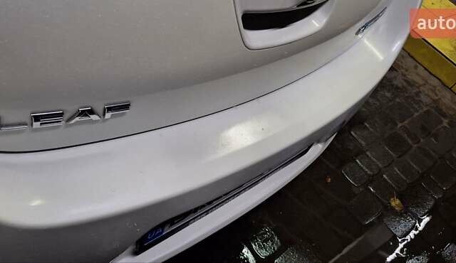 Білий Ніссан Ліф, об'ємом двигуна 0 л та пробігом 217 тис. км за 10500 $, фото 8 на Automoto.ua