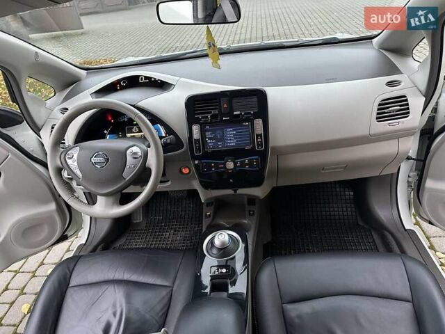 Белый Ниссан Лиф, объемом двигателя 0 л и пробегом 132 тыс. км за 5300 $, фото 15 на Automoto.ua