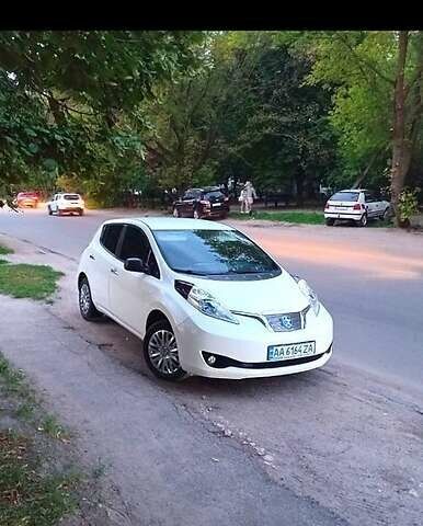 Белый Ниссан Лиф, объемом двигателя 0 л и пробегом 213 тыс. км за 5500 $, фото 10 на Automoto.ua