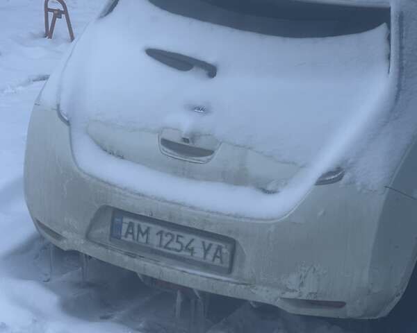 Белый Ниссан Лиф, объемом двигателя 0 л и пробегом 202 тыс. км за 6550 $, фото 7 на Automoto.ua