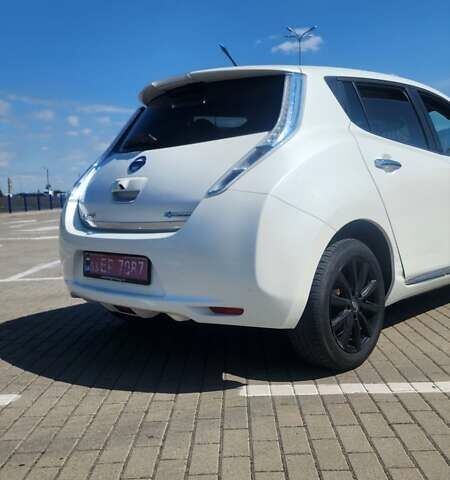 Белый Ниссан Лиф, объемом двигателя 0 л и пробегом 137 тыс. км за 6500 $, фото 10 на Automoto.ua