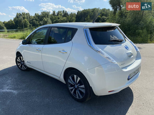 Белый Ниссан Лиф, объемом двигателя 0 л и пробегом 163 тыс. км за 7500 $, фото 4 на Automoto.ua
