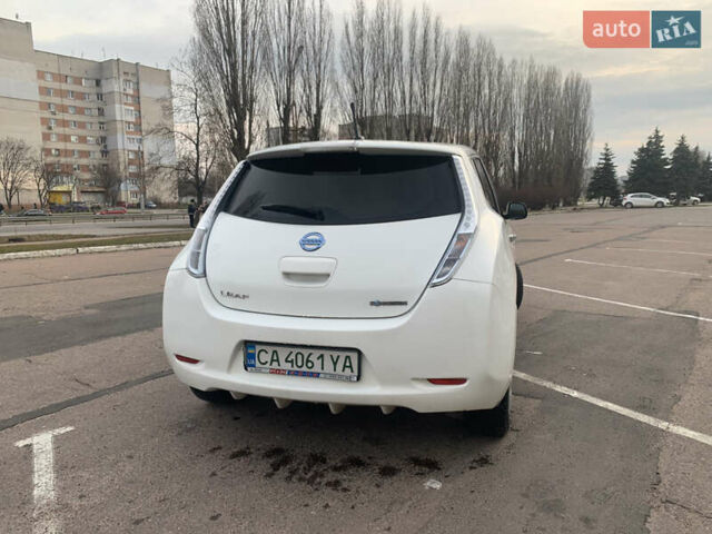 Белый Ниссан Лиф, объемом двигателя 0 л и пробегом 185 тыс. км за 7500 $, фото 3 на Automoto.ua