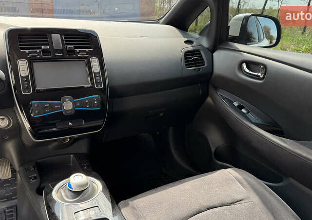 Білий Ніссан Ліф, об'ємом двигуна 0 л та пробігом 187 тис. км за 6300 $, фото 15 на Automoto.ua