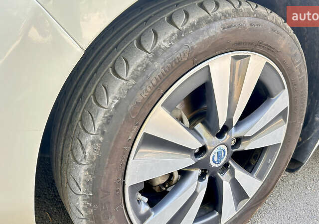 Білий Ніссан Ліф, об'ємом двигуна 0 л та пробігом 150 тис. км за 6800 $, фото 10 на Automoto.ua