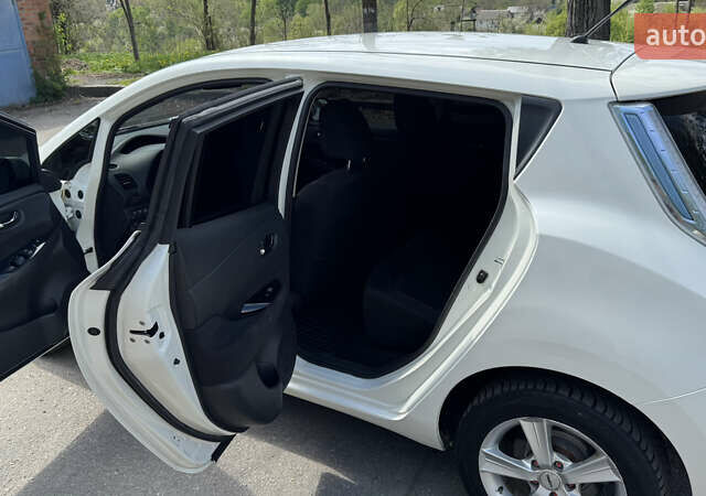 Білий Ніссан Ліф, об'ємом двигуна 0 л та пробігом 187 тис. км за 6300 $, фото 18 на Automoto.ua