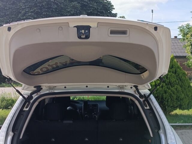 Белый Ниссан Лиф, объемом двигателя 0 л и пробегом 126 тыс. км за 5000 $, фото 6 на Automoto.ua