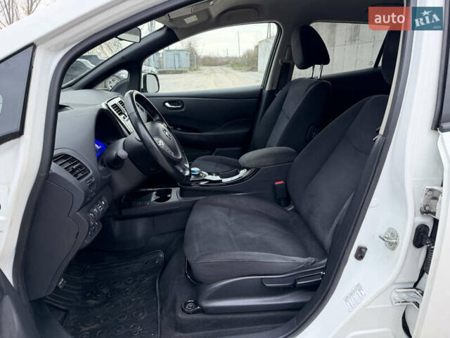 Білий Ніссан Ліф, об'ємом двигуна 0 л та пробігом 122 тис. км за 6200 $, фото 10 на Automoto.ua