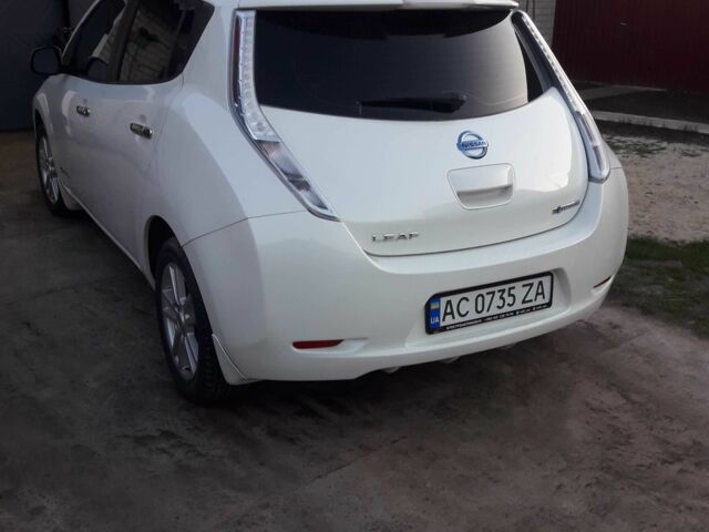 Белый Ниссан Лиф, объемом двигателя 0 л и пробегом 116 тыс. км за 5000 $, фото 3 на Automoto.ua