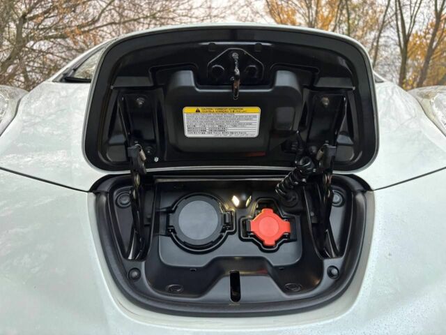 Белый Ниссан Лиф, объемом двигателя 0 л и пробегом 106 тыс. км за 8800 $, фото 20 на Automoto.ua