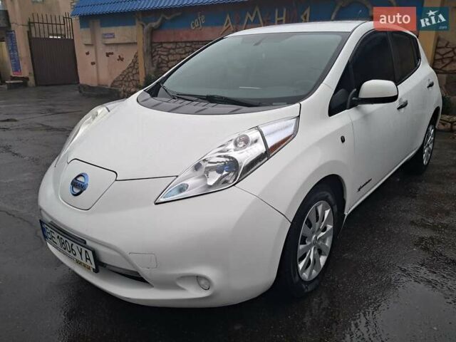 Белый Ниссан Лиф, объемом двигателя 0 л и пробегом 170 тыс. км за 5800 $, фото 1 на Automoto.ua