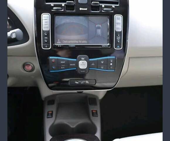 Белый Ниссан Лиф, объемом двигателя 0 л и пробегом 152 тыс. км за 6900 $, фото 12 на Automoto.ua