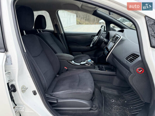 Білий Ніссан Ліф, об'ємом двигуна 0 л та пробігом 122 тис. км за 6200 $, фото 19 на Automoto.ua