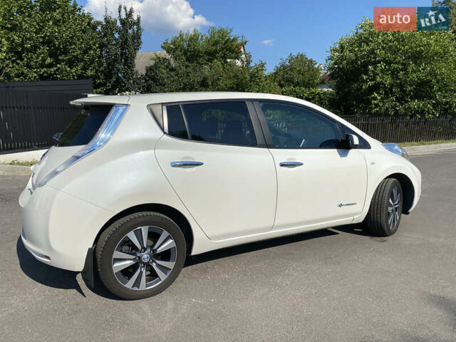 Белый Ниссан Лиф, объемом двигателя 0 л и пробегом 163 тыс. км за 7500 $, фото 8 на Automoto.ua