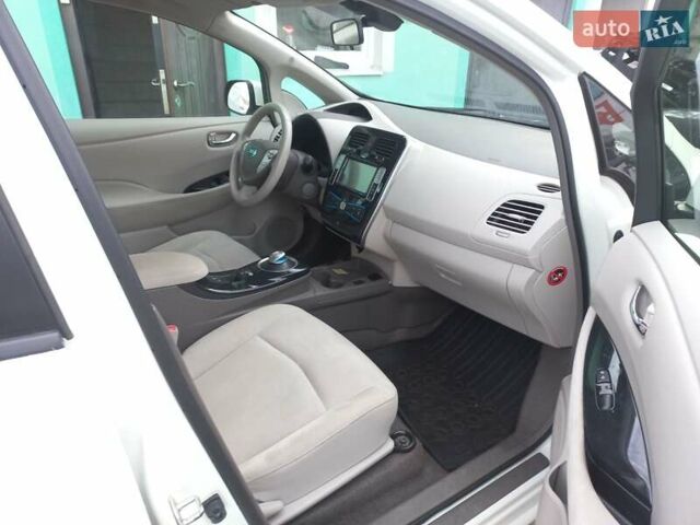 Белый Ниссан Лиф, объемом двигателя 0 л и пробегом 99 тыс. км за 4800 $, фото 5 на Automoto.ua