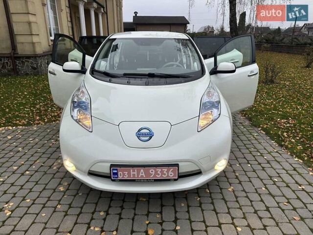 Белый Ниссан Лиф, объемом двигателя 0 л и пробегом 132 тыс. км за 5300 $, фото 10 на Automoto.ua