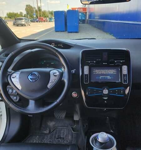 Белый Ниссан Лиф, объемом двигателя 0 л и пробегом 137 тыс. км за 6500 $, фото 37 на Automoto.ua