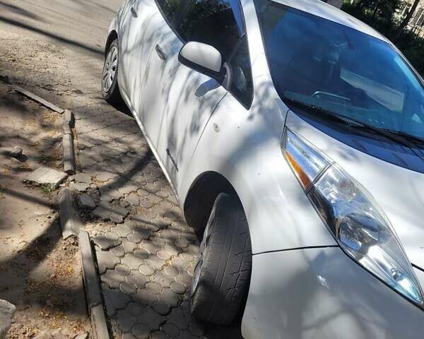 Ніссан Ліф 2013 у Дніпро (Дніпропетровську) на Automoto.ua Білий Ніссан Ліф, об'ємом двигуна 3 л та пробігом 168 тис. км за 4500 $, фото 17 на Automoto.ua