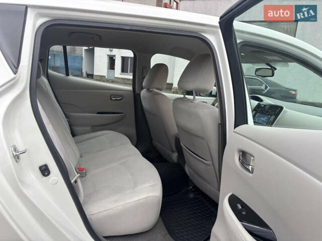 Белый Ниссан Лиф, объемом двигателя 0 л и пробегом 120 тыс. км за 7500 $, фото 16 на Automoto.ua