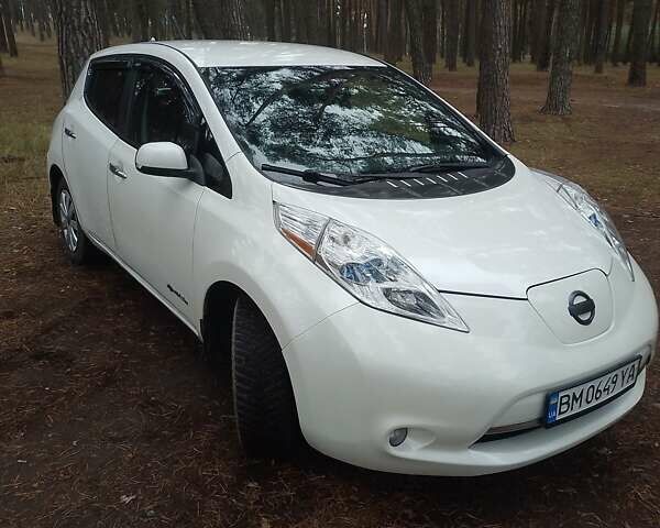 Белый Ниссан Лиф, объемом двигателя 0 л и пробегом 129 тыс. км за 7200 $, фото 2 на Automoto.ua