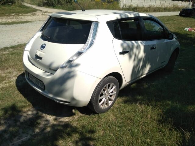 Белый Ниссан Лиф, объемом двигателя 0 л и пробегом 181 тыс. км за 7000 $, фото 5 на Automoto.ua