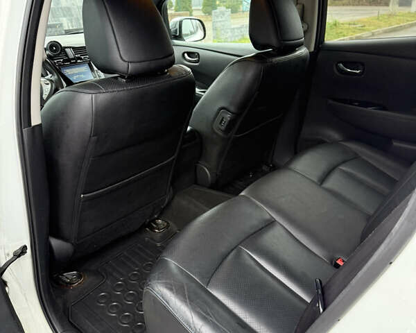 Белый Ниссан Лиф, объемом двигателя 0 л и пробегом 115 тыс. км за 6400 $, фото 10 на Automoto.ua