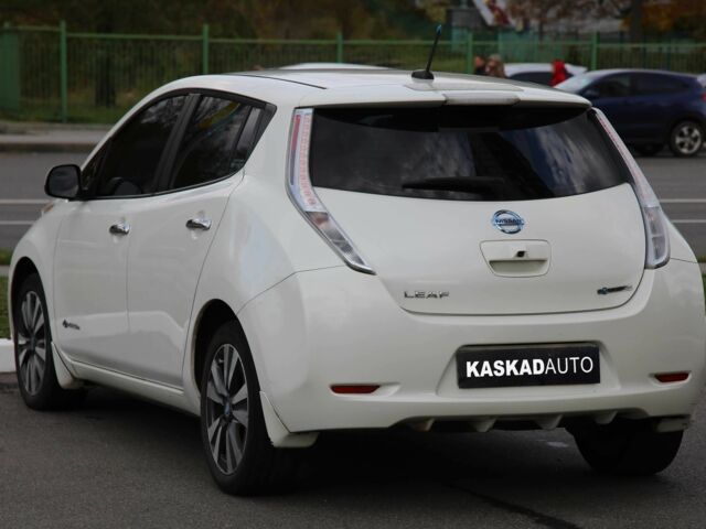 Белый Ниссан Лиф, объемом двигателя 0 л и пробегом 220 тыс. км за 7300 $, фото 5 на Automoto.ua