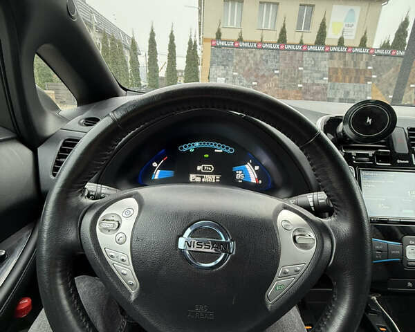 Белый Ниссан Лиф, объемом двигателя 0 л и пробегом 115 тыс. км за 6400 $, фото 12 на Automoto.ua