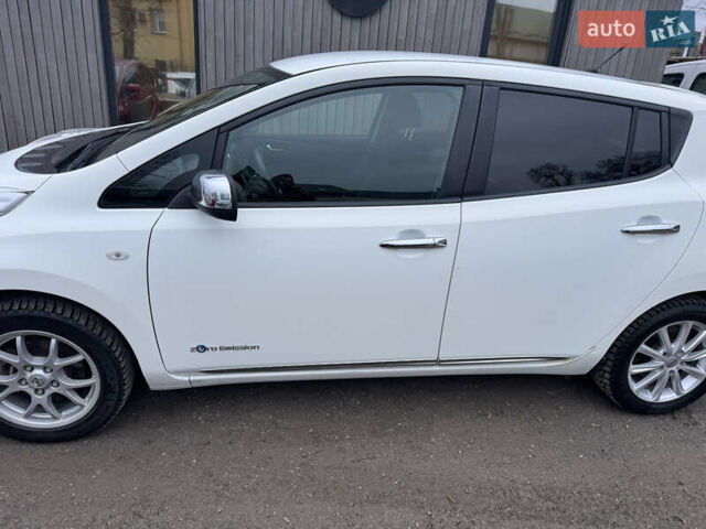 Белый Ниссан Лиф, объемом двигателя 0 л и пробегом 178 тыс. км за 6500 $, фото 10 на Automoto.ua