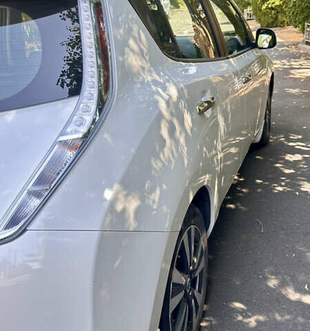 Білий Ніссан Ліф, об'ємом двигуна 0 л та пробігом 150 тис. км за 6800 $, фото 17 на Automoto.ua