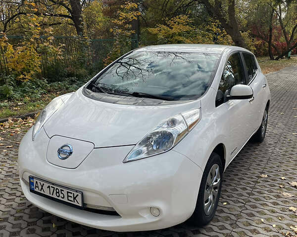 Белый Ниссан Лиф, объемом двигателя 0 л и пробегом 139 тыс. км за 7300 $, фото 8 на Automoto.ua