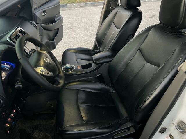 Белый Ниссан Лиф, объемом двигателя 0 л и пробегом 170 тыс. км за 4500 $, фото 5 на Automoto.ua