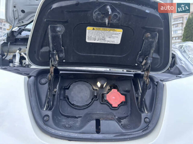 Белый Ниссан Лиф, объемом двигателя 0 л и пробегом 145 тыс. км за 6799 $, фото 25 на Automoto.ua