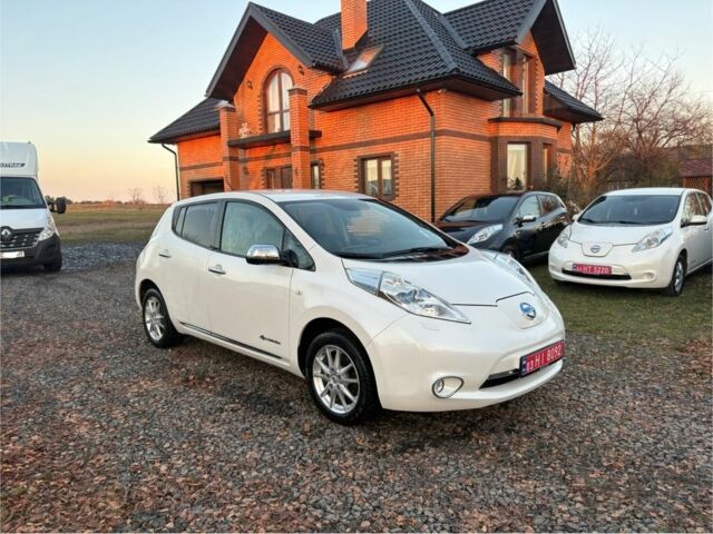 Белый Ниссан Лиф, объемом двигателя 0 л и пробегом 117 тыс. км за 6000 $, фото 2 на Automoto.ua