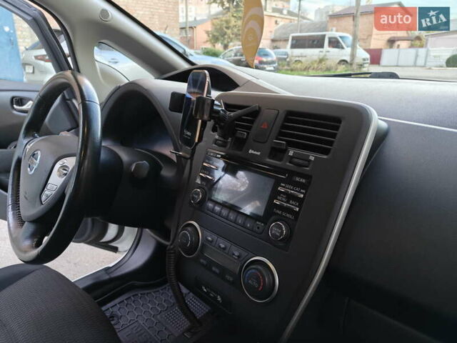 Белый Ниссан Лиф, объемом двигателя 0 л и пробегом 118 тыс. км за 7599 $, фото 32 на Automoto.ua