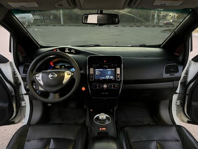 Белый Ниссан Лиф, объемом двигателя 0 л и пробегом 170 тыс. км за 4500 $, фото 7 на Automoto.ua