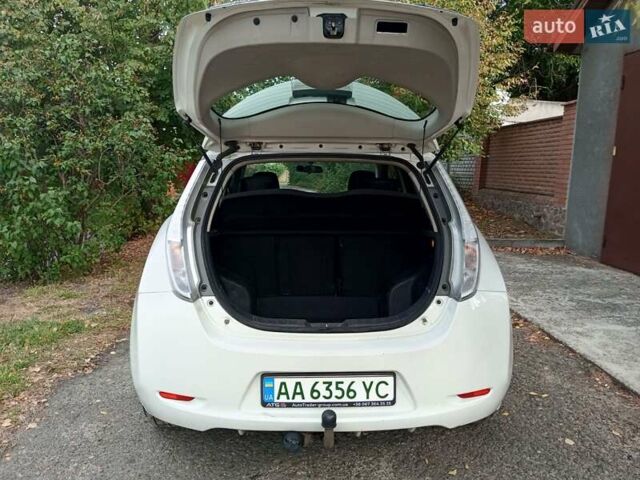 Белый Ниссан Лиф, объемом двигателя 0 л и пробегом 205 тыс. км за 5500 $, фото 8 на Automoto.ua