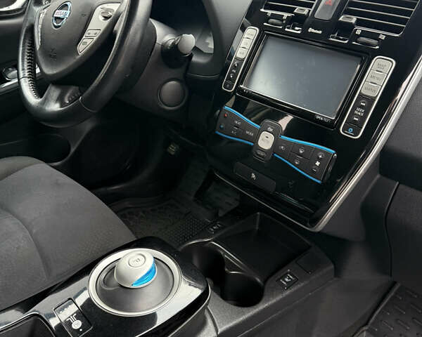 Белый Ниссан Лиф, объемом двигателя 0 л и пробегом 160 тыс. км за 6300 $, фото 16 на Automoto.ua