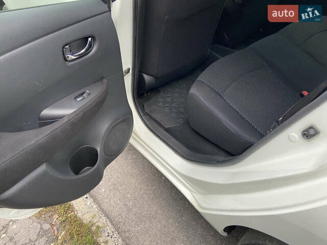 Белый Ниссан Лиф, объемом двигателя 0 л и пробегом 223 тыс. км за 5900 $, фото 16 на Automoto.ua