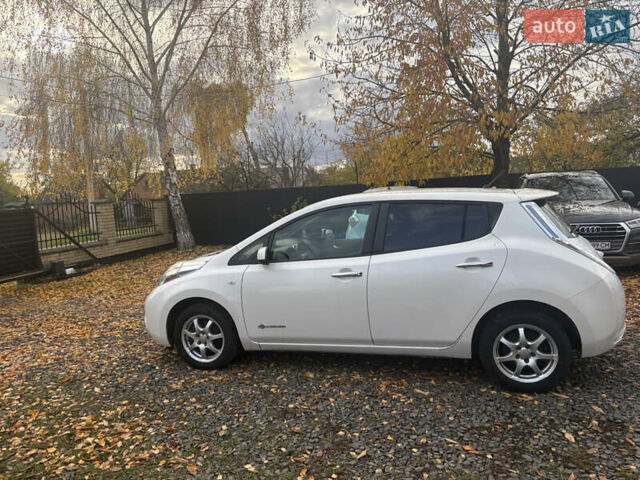 Белый Ниссан Лиф, объемом двигателя 0 л и пробегом 122 тыс. км за 6200 $, фото 7 на Automoto.ua