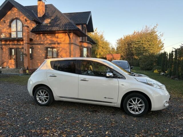 Белый Ниссан Лиф, объемом двигателя 0 л и пробегом 117 тыс. км за 6200 $, фото 2 на Automoto.ua