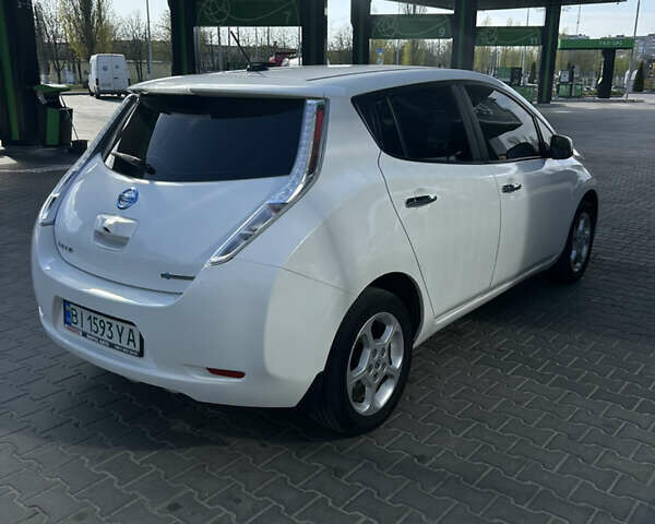 Белый Ниссан Лиф, объемом двигателя 0 л и пробегом 93 тыс. км за 6999 $, фото 6 на Automoto.ua