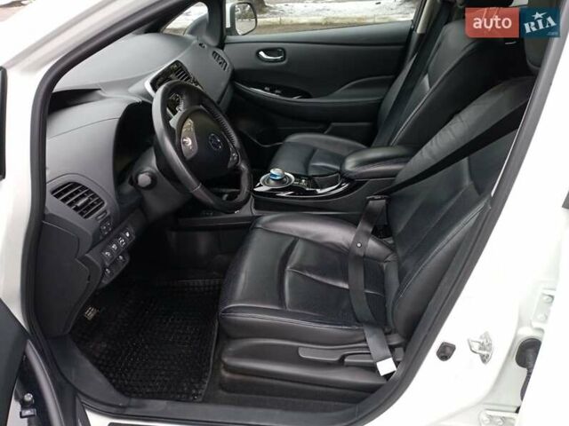 Белый Ниссан Лиф, объемом двигателя 0 л и пробегом 95 тыс. км за 7500 $, фото 3 на Automoto.ua