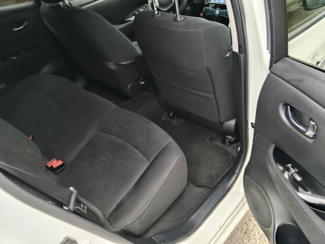 Белый Ниссан Лиф, объемом двигателя 0 л и пробегом 82 тыс. км за 6999 $, фото 7 на Automoto.ua