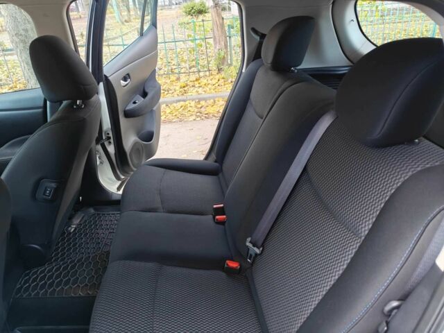 Белый Ниссан Лиф, объемом двигателя 0 л и пробегом 118 тыс. км за 7599 $, фото 16 на Automoto.ua