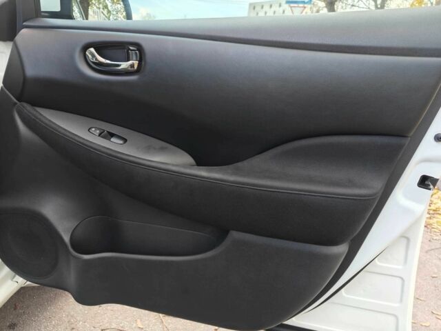 Белый Ниссан Лиф, объемом двигателя 0 л и пробегом 118 тыс. км за 7599 $, фото 14 на Automoto.ua