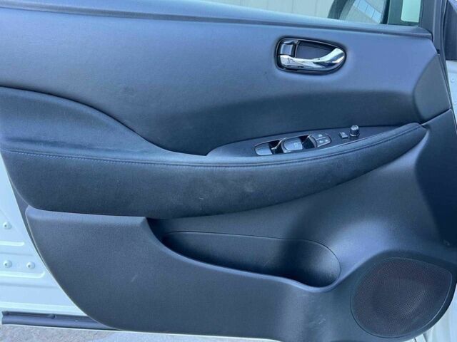 Белый Ниссан Лиф, объемом двигателя 0 л и пробегом 134 тыс. км за 6190 $, фото 10 на Automoto.ua